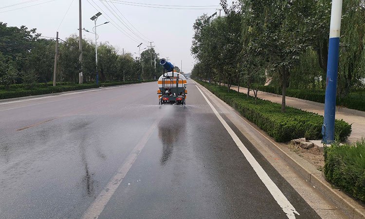 三輪灑水車(chē)生產(chǎn)廠家