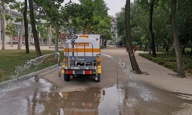 路面灑水 四輪灑水3.jpg