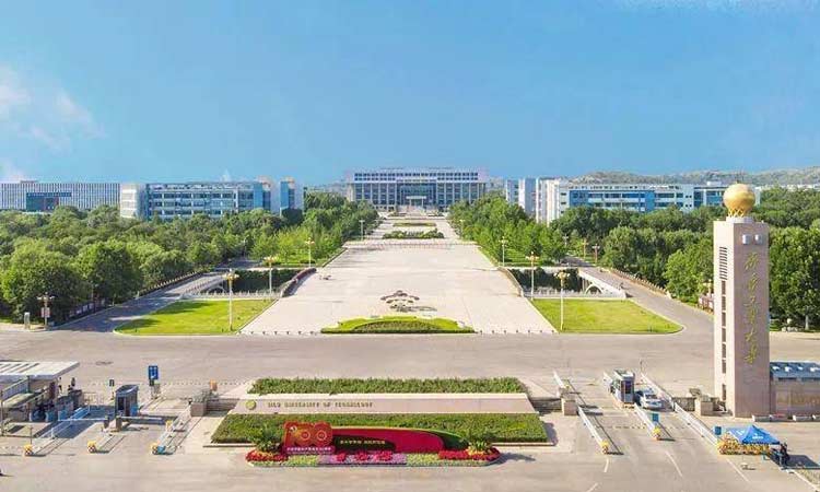 濟南百易與齊魯工業大學簽署校企戰略合作協議