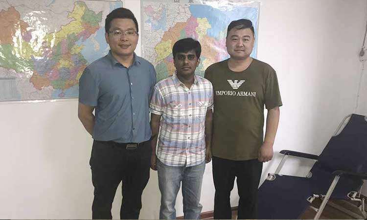 智能純電動清掃車迎來外國客戶來我公司進行實地參觀考察