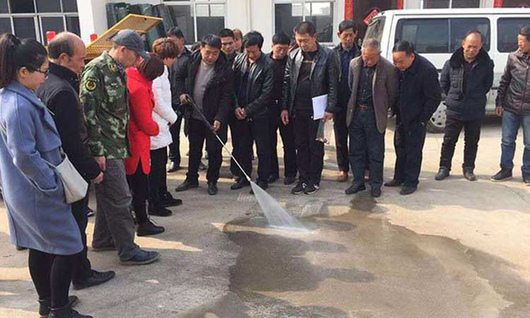 現場指導河南省城鄉環衛怎么使用高壓沖洗車