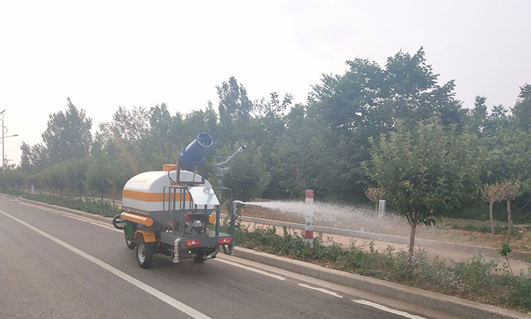 灑水車園林綠化澆水 百易長青三輪灑水車綠化澆水圖片.jpg