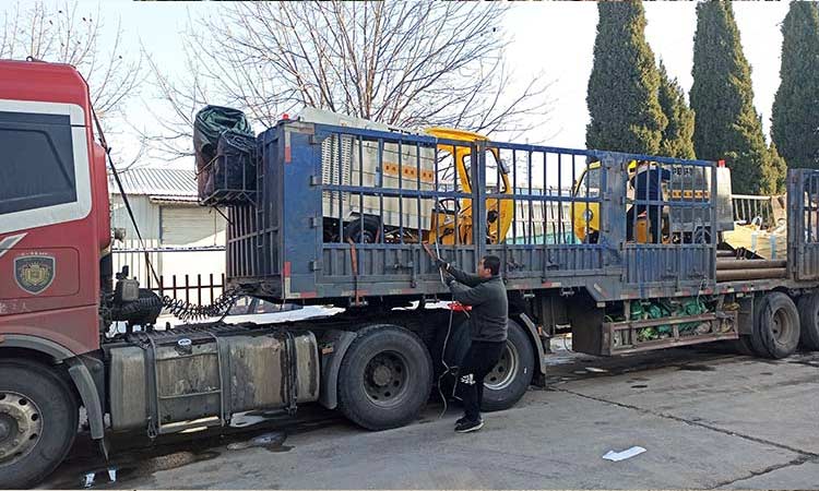 石門環(huán)衛(wèi)公司引進(jìn)多功能高壓沖洗車，用于環(huán)衛(wèi)快速保潔