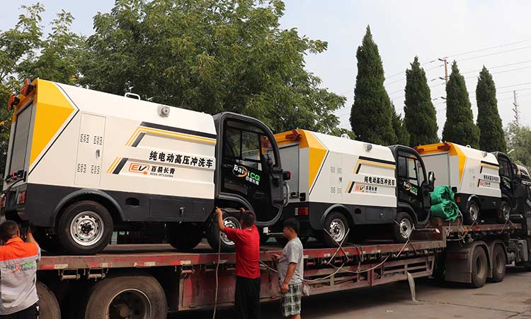 百易長青-四輪純的電動高壓沖洗車 純的電動高壓沖洗車