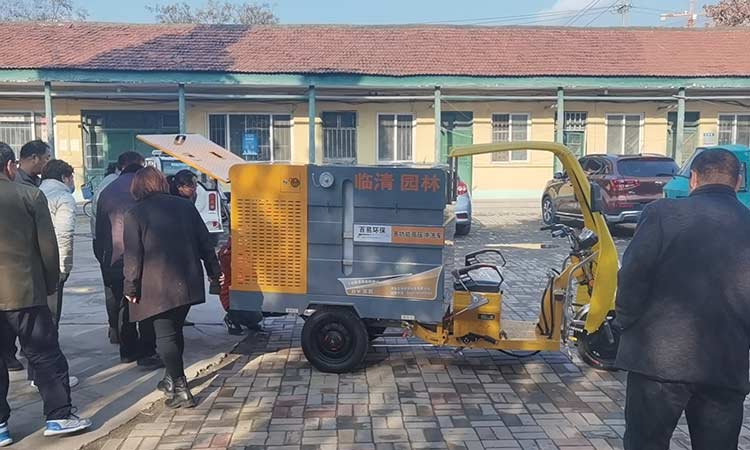 多功能高壓沖洗車培訓(xùn)現(xiàn)場(chǎng) 高壓沖洗車培訓(xùn)現(xiàn)場(chǎng)