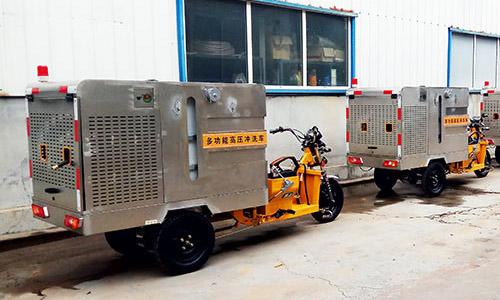 三輪高壓清洗車定制車身發貨現場
