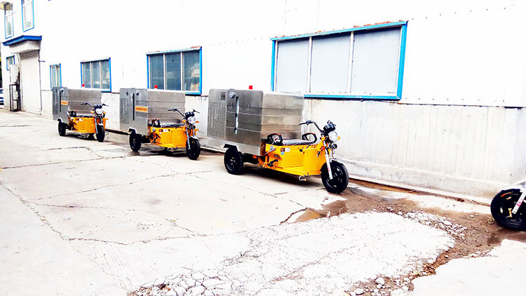 高壓清洗車發(fā)車現(xiàn)場(chǎng) 三輪高壓沖洗車