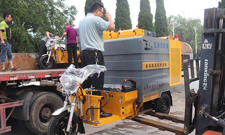 百易長青-電動多功能更高壓清洗車發車現場 三輪多功能高壓清洗車