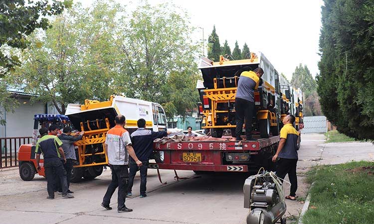 電動垃圾清運車發貨現場 電動垃圾清運車