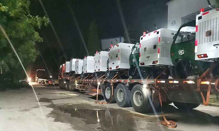 多功能高壓清洗車裝車現(xiàn)場 高壓清洗車