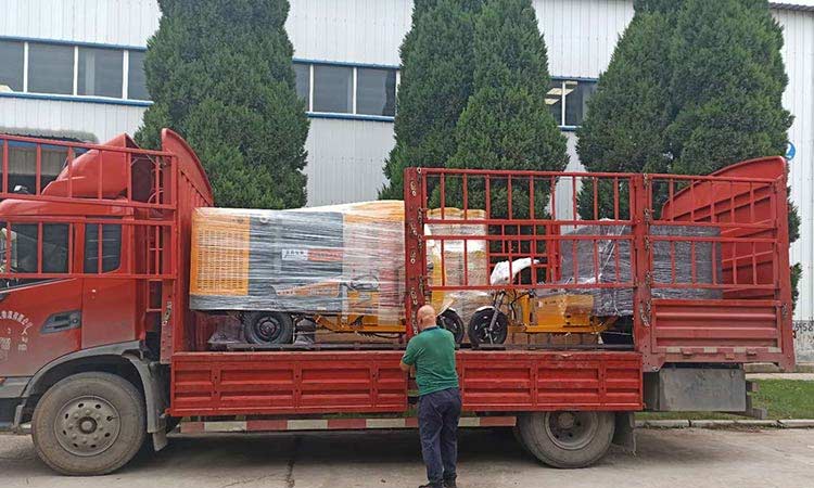 定制高溫高壓清洗車發(fā)貨現(xiàn)場(chǎng) 三輪高壓清洗車