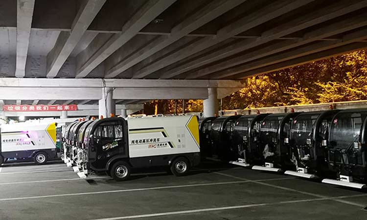 四輪多功能高壓清洗車北京環(huán)衛(wèi)公司交付現(xiàn)場(chǎng)