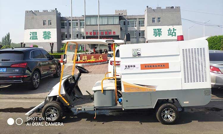 四輪高壓清洗車現(xiàn)場作業(yè) 電動小型高壓清洗車