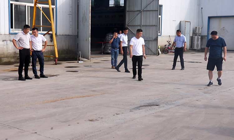 電動(dòng)洗掃車效果測試 慢車道洗掃車