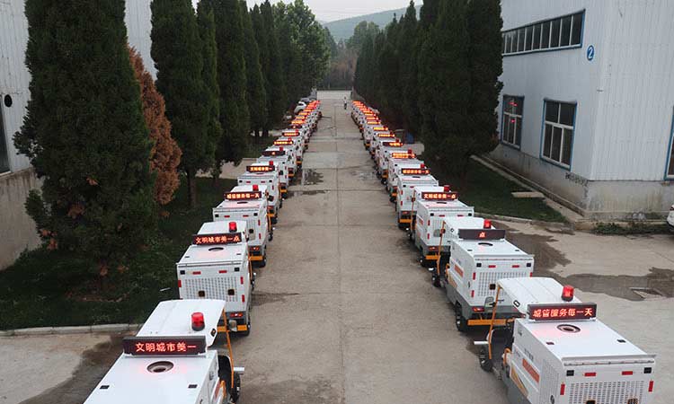 四輪高壓清洗車準備出發 環衛高壓清洗車交付