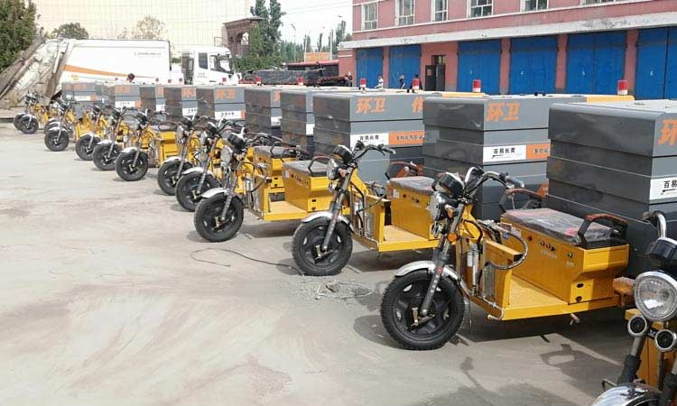 環(huán)衛(wèi)高壓清洗車等待驗(yàn)收 小型高壓清洗車