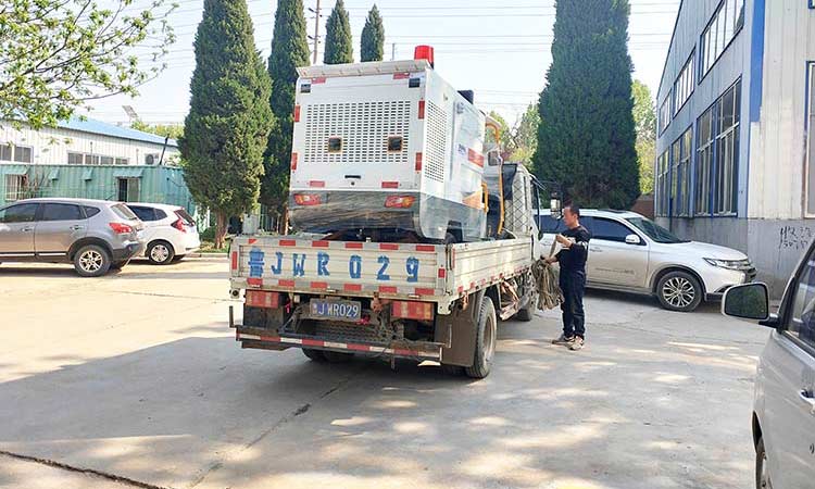 高壓清洗車發貨現場 小型四輪高壓清洗車