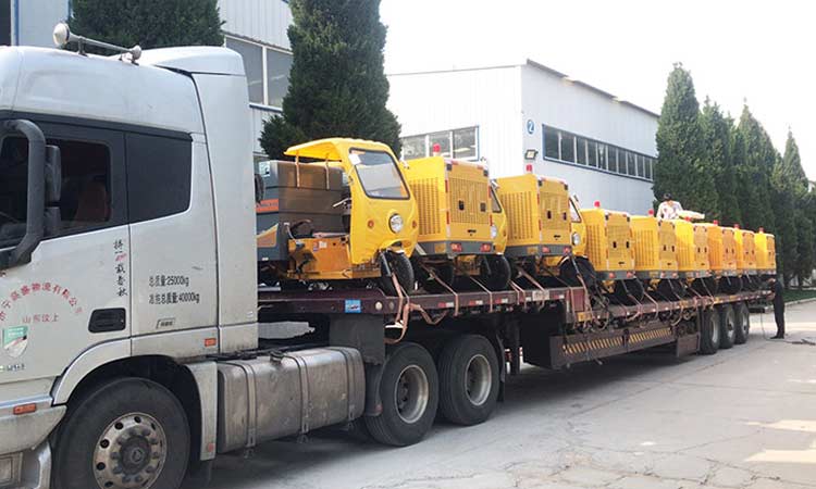 多功能高壓清洗車裝車完畢 電動(dòng)環(huán)衛(wèi)三輪高壓清洗車