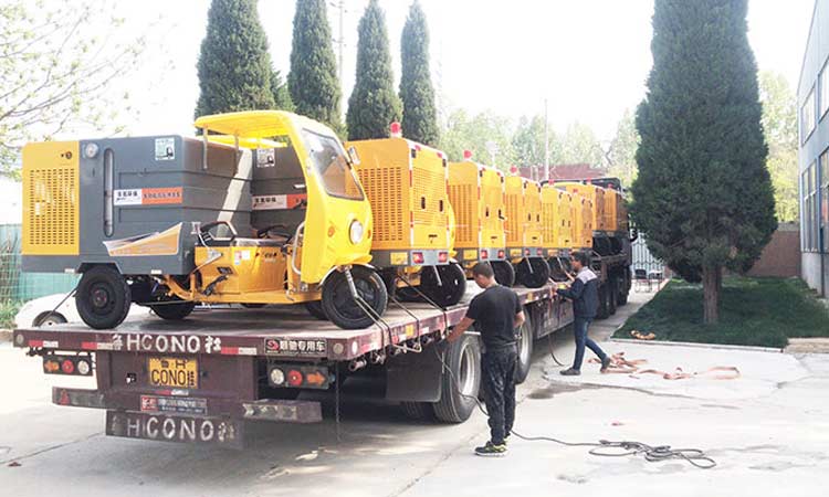 三輪高壓清洗車裝車出發(fā) 電動(dòng)環(huán)衛(wèi)高壓清洗車