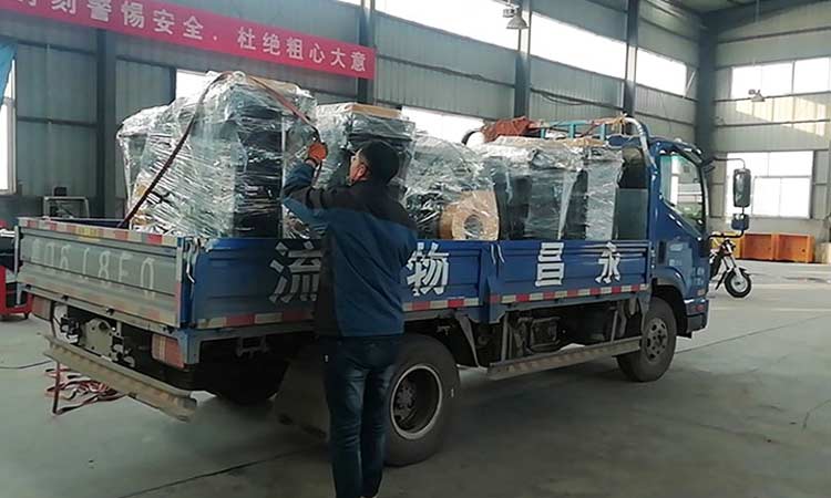 樹葉收集器裝車完畢準備發貨 小型樹葉收集器