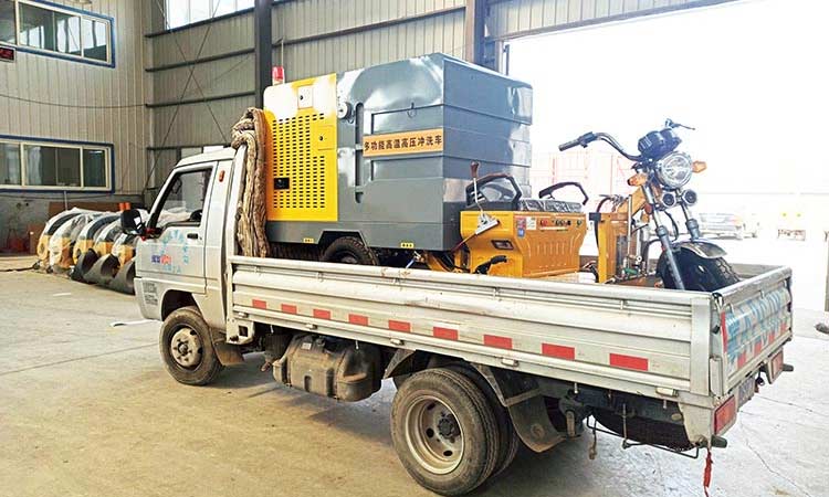 小區(qū)物業(yè)高溫高壓清洗車裝車中 高溫高壓清洗車