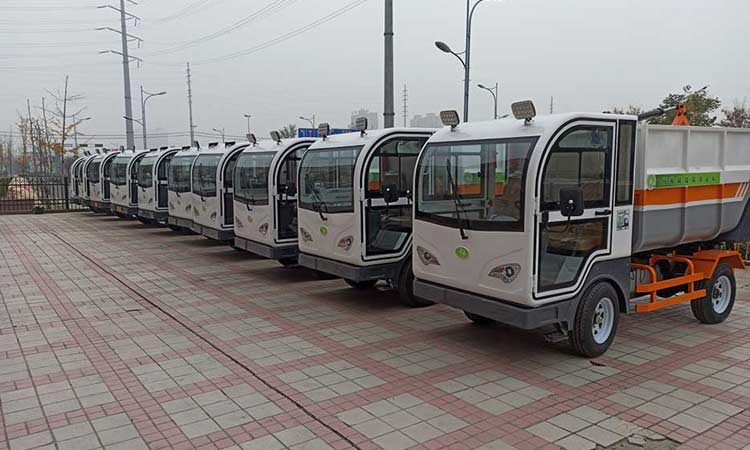 電動垃圾清運車交接現場 小型垃圾清運車