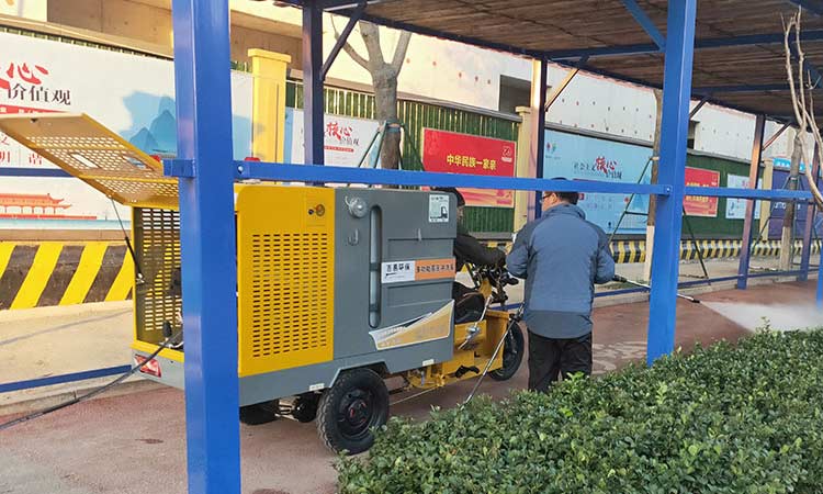 環(huán)衛(wèi)高壓清洗車現(xiàn)場(chǎng)操作 電動(dòng)高壓清洗車