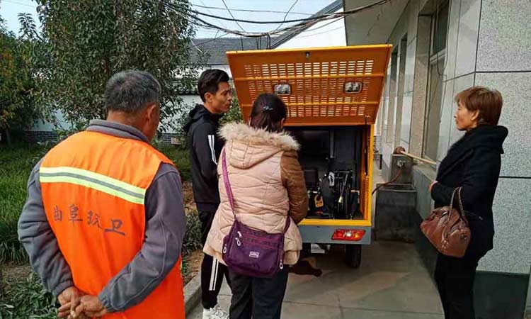 三輪環(huán)衛(wèi)高壓清洗車曲阜現(xiàn)場培訓 高壓清洗車
