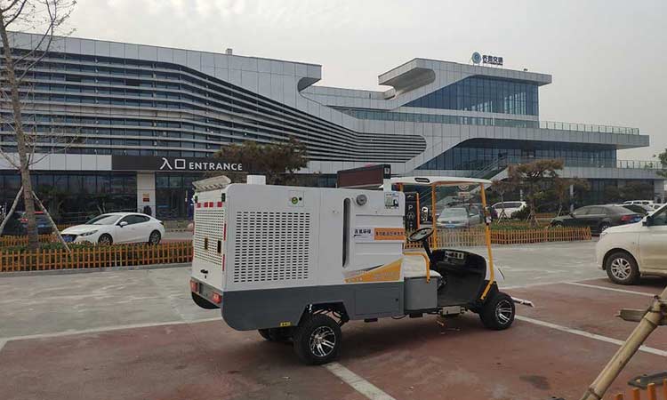 四輪多功能高壓清洗車到貨現場 環衛高壓清洗車