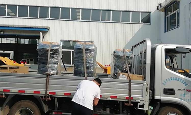 三臺手推式樹葉收集器車走貨，環衛園林綠化樹葉收集專家