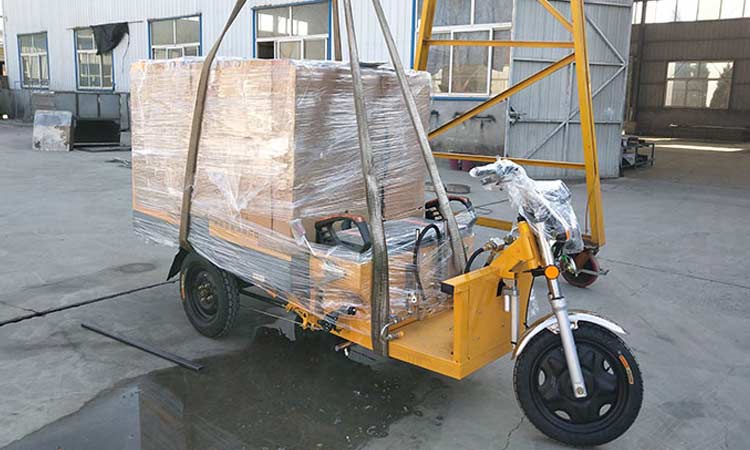 環衛高壓清洗車包裝完畢準備發貨 電動三輪高壓清洗車