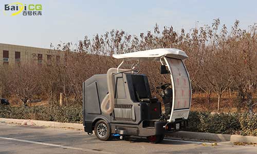 駕駛式樹葉收集車,人行道落葉收集好幫手