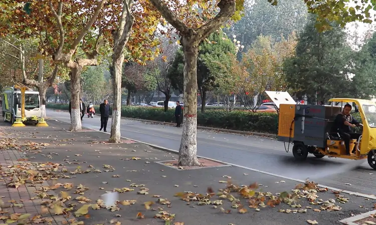 大型吸樹葉的機器 大型吸樹葉的機器