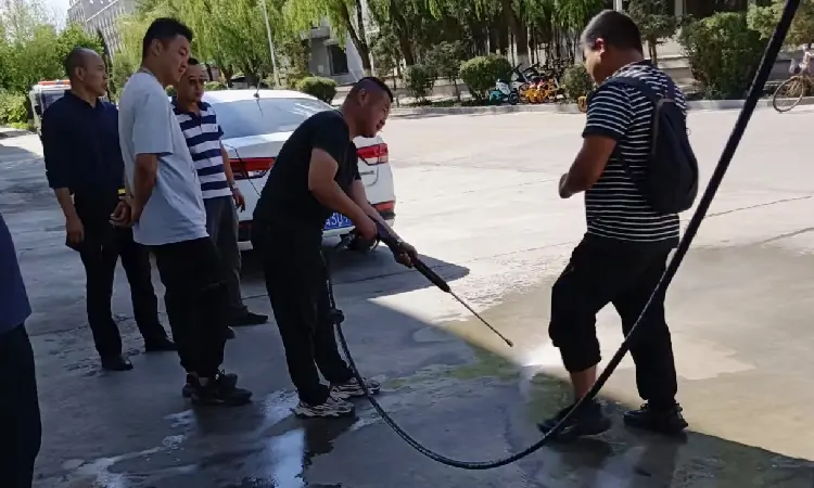 四輪高壓清洗車