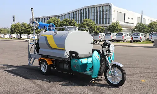 春季揚塵大,影響居住環境怎么辦?這款三輪霧炮灑水車幫您解決!