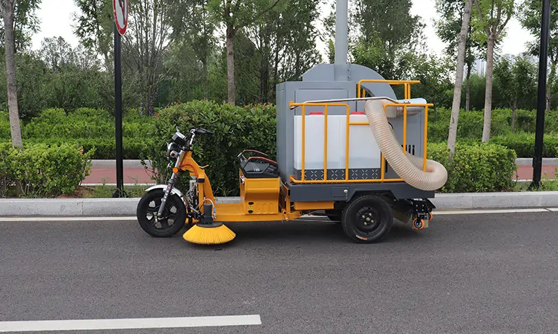 純電動(dòng)三輪樹葉收集車,景區(qū)園林物業(yè)狹窄區(qū)域落葉收集轉(zhuǎn)運(yùn)專用車!