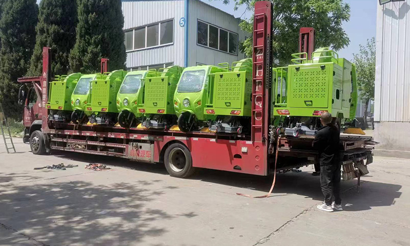 百易三輪駕駛式樹葉收集車發(fā)車!操作簡(jiǎn)單,輕輕松松搞定落葉收集轉(zhuǎn)運(yùn)難題!
