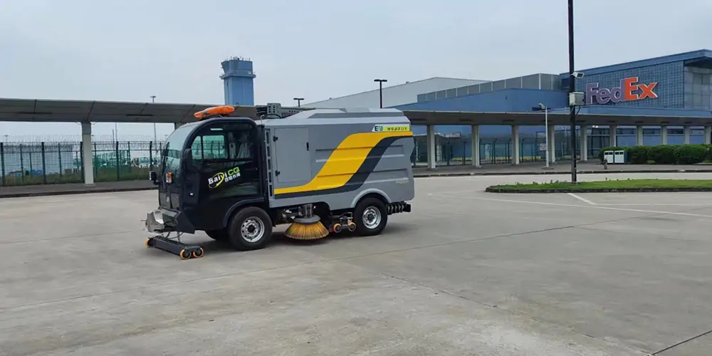 機(jī)場洗掃車_電動(dòng)洗掃車_環(huán)衛(wèi)洗掃車_機(jī)場道路洗掃車