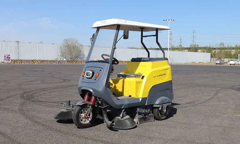 純電動清掃車！體積小巧，通過性強，單人駕駛操作無壓力，一起來看一下吧！