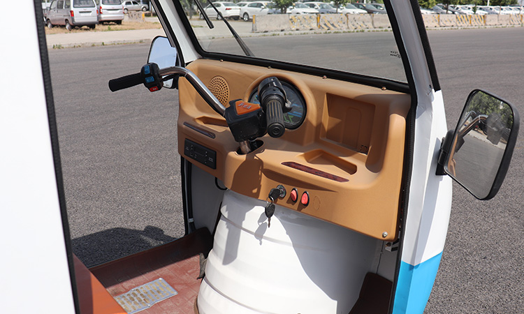 側(cè)裝式垃圾清運(yùn)車BY-L25 側(cè)裝式垃圾清運(yùn)車BY-L25