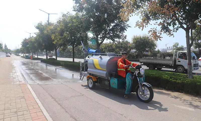 三輪樹葉收集車,體積小巧,操作簡(jiǎn)單,環(huán)衛(wèi)作業(yè)必不可少落葉收集神器!