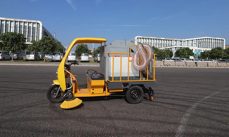 高效便捷的三輪駕駛式樹葉收集車,改善清潔工作效率!