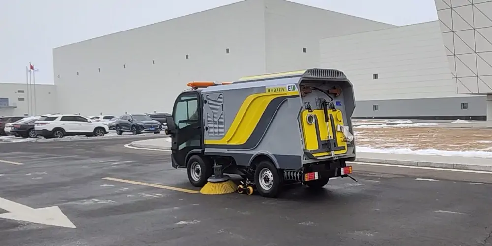 道路洗掃車_路面污漬清潔“專家”_電動洗掃車_環衛洗掃車_小型洗掃車