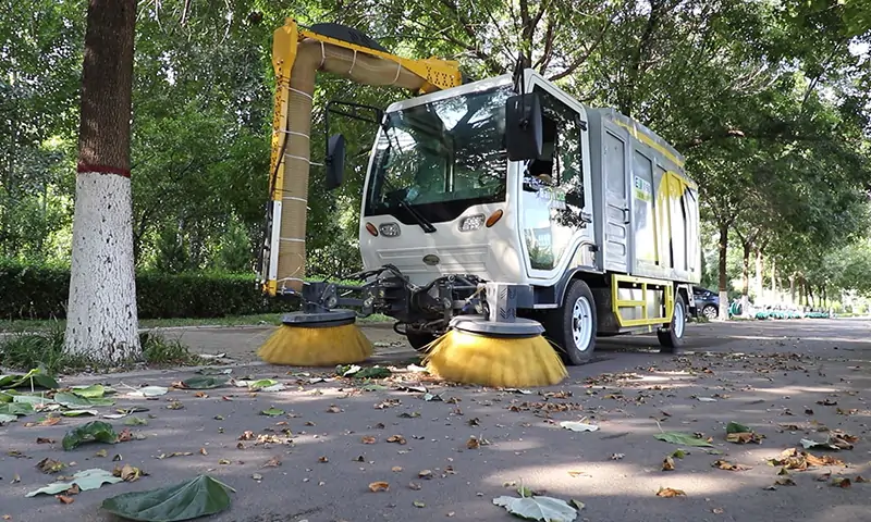純電動(dòng)樹葉收集車:環(huán)保革命下的綠色環(huán)衛(wèi)利器