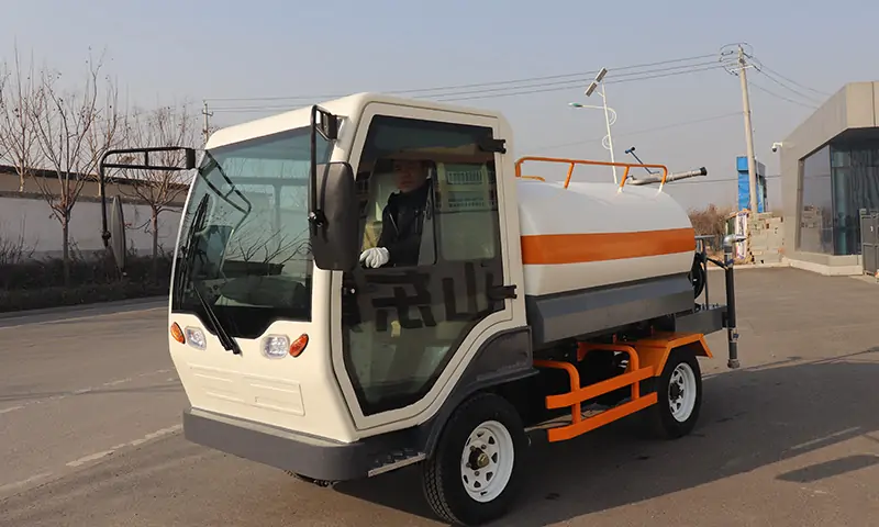 純電動四輪灑水車:現代城市環保清潔的新力量