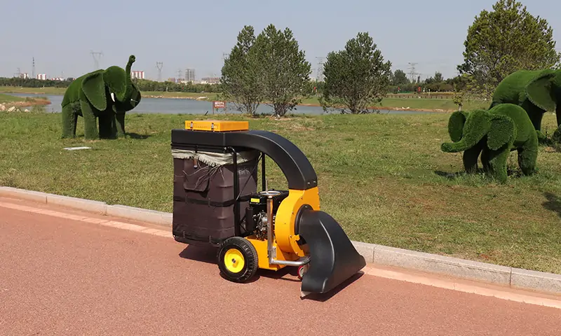 手推式自驅(qū)動(dòng)吸葉機(jī):綠化帶清掃的簡(jiǎn)單快捷利器