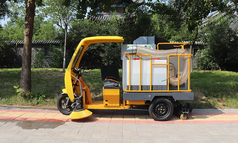 高效便捷的秋季落葉收集轉(zhuǎn)運(yùn)專用車輛,三輪駕駛式樹葉收集車!