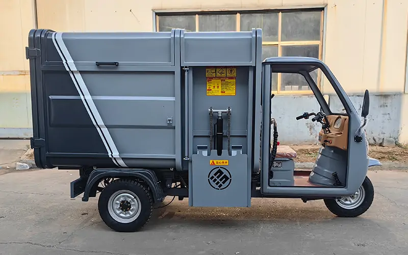 側(cè)裝式垃圾清運車BY-L30 側(cè)裝式垃圾清運車BY-L30