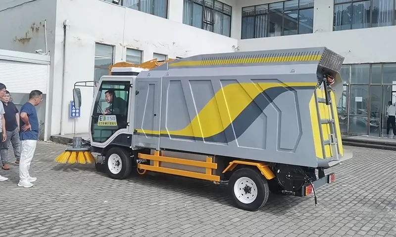 樹葉收集車的魅力在哪里?看完這篇文章,您就會(huì)了解樹葉收集車的獨(dú)特魅力