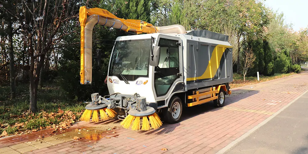 1708136349836322.jpg 樹葉收集車01_看圖王.jpg